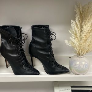 Schutz booties